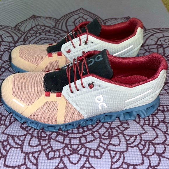 Size 11 OnClouds/OnRunning - Picture 1 of 7